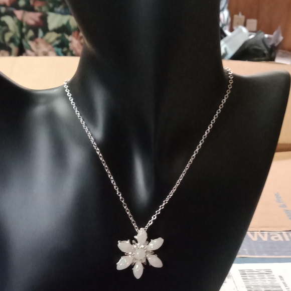 White Poinsettia Necklace - Picture 3 of 3